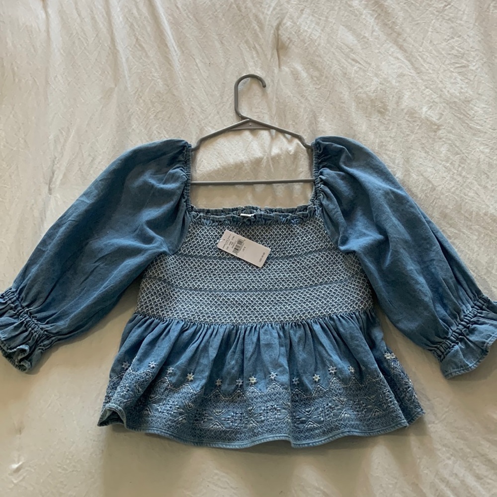 American eagle blue and white patterned puff sleeve top